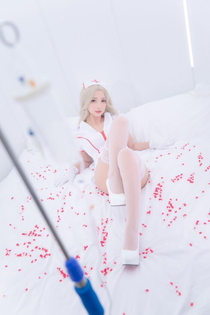 萝莉美女神楽坂真冬白丝护士身心平衡主题性感粉色护士装配超薄白丝诱惑Photo 150P 14th image