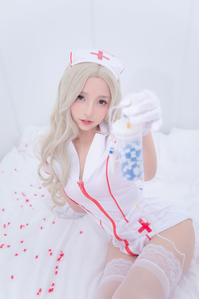 萝莉美女神楽坂真冬白丝护士身心平衡主题性感粉色护士装配超薄白丝诱惑Photo 150P 16th image
