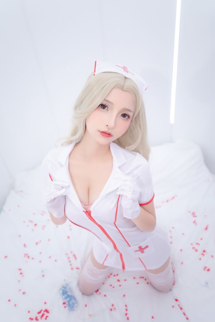 萝莉美女神楽坂真冬白丝护士身心平衡主题性感粉色护士装配超薄白丝诱惑Photo 150P 24th image