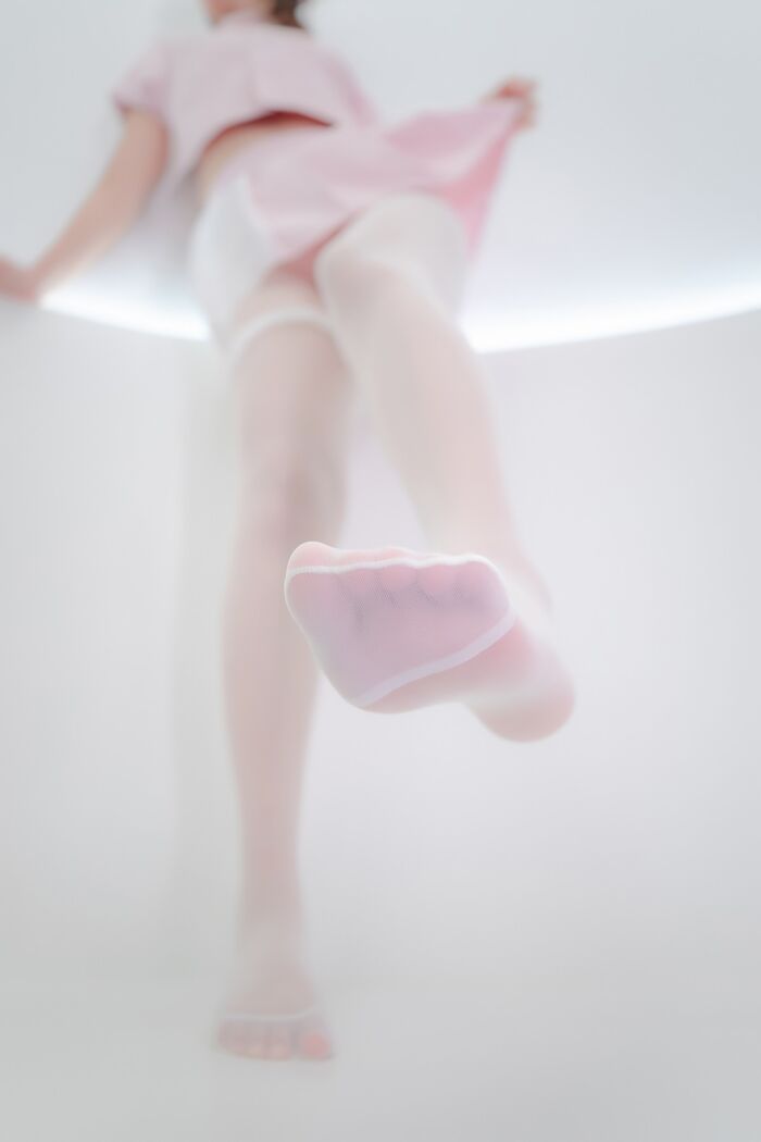 萝莉美女神楽坂真冬白丝护士身心平衡主题性感粉色护士装配超薄白丝诱惑Photo 150P 91th image