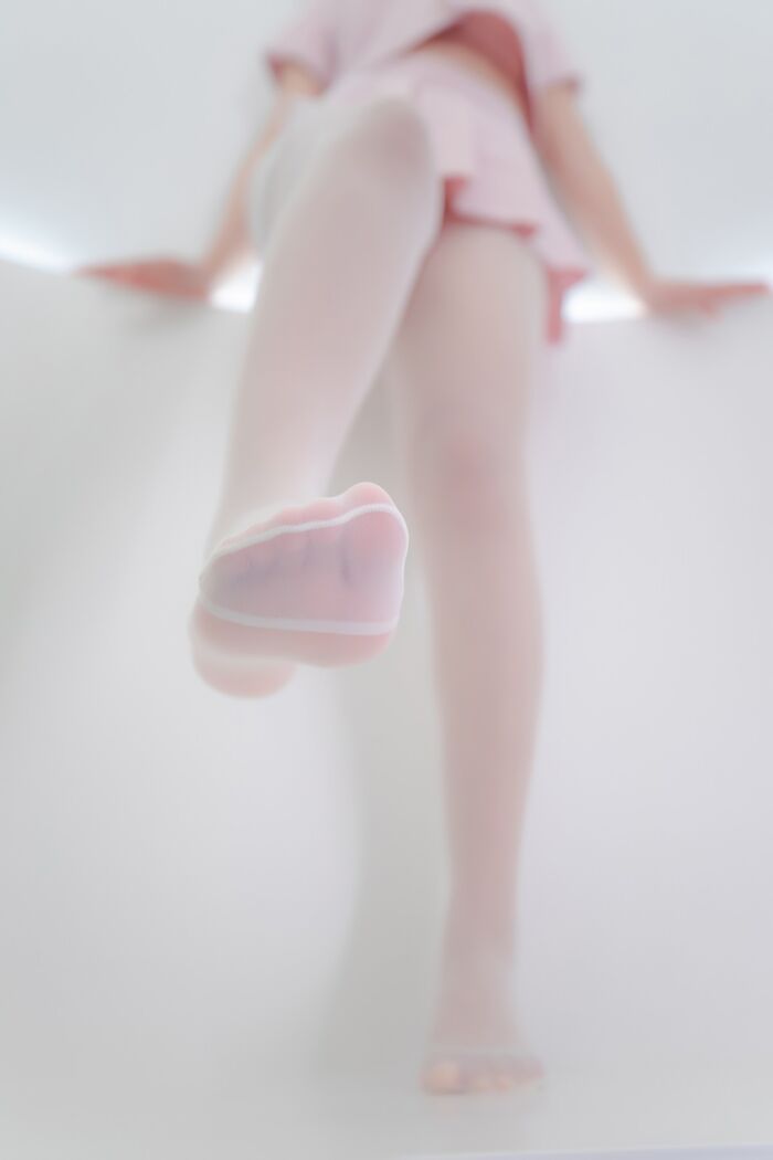 萝莉美女神楽坂真冬白丝护士身心平衡主题性感粉色护士装配超薄白丝诱惑Photo 150P 94th image