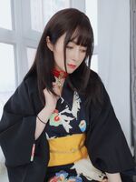 Coser小姐姐白银和服下的秘密主题私房性感和服半撩露情趣内裤撩人诱惑写真64P