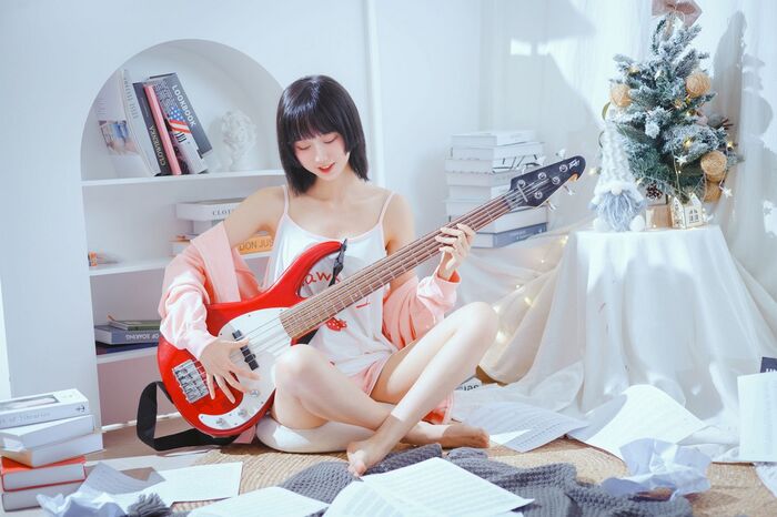 萌系小姐姐木绵绵OwO贝斯与妹妹主题私房吊带小背心配运动内裤性感迷人写真53P 15th image