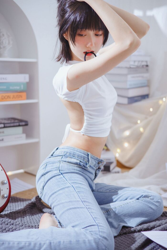 萌系小姐姐木绵绵OwO贝斯与妹妹主题私房吊带小背心配运动内裤性感迷人写真53P 43th image