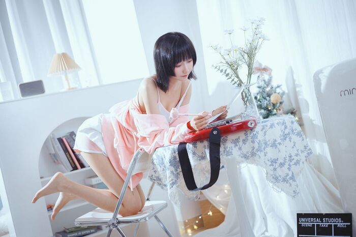 萌系小姐姐木绵绵OwO贝斯与妹妹主题私房吊带小背心配运动内裤性感迷人写真53P 5th image
