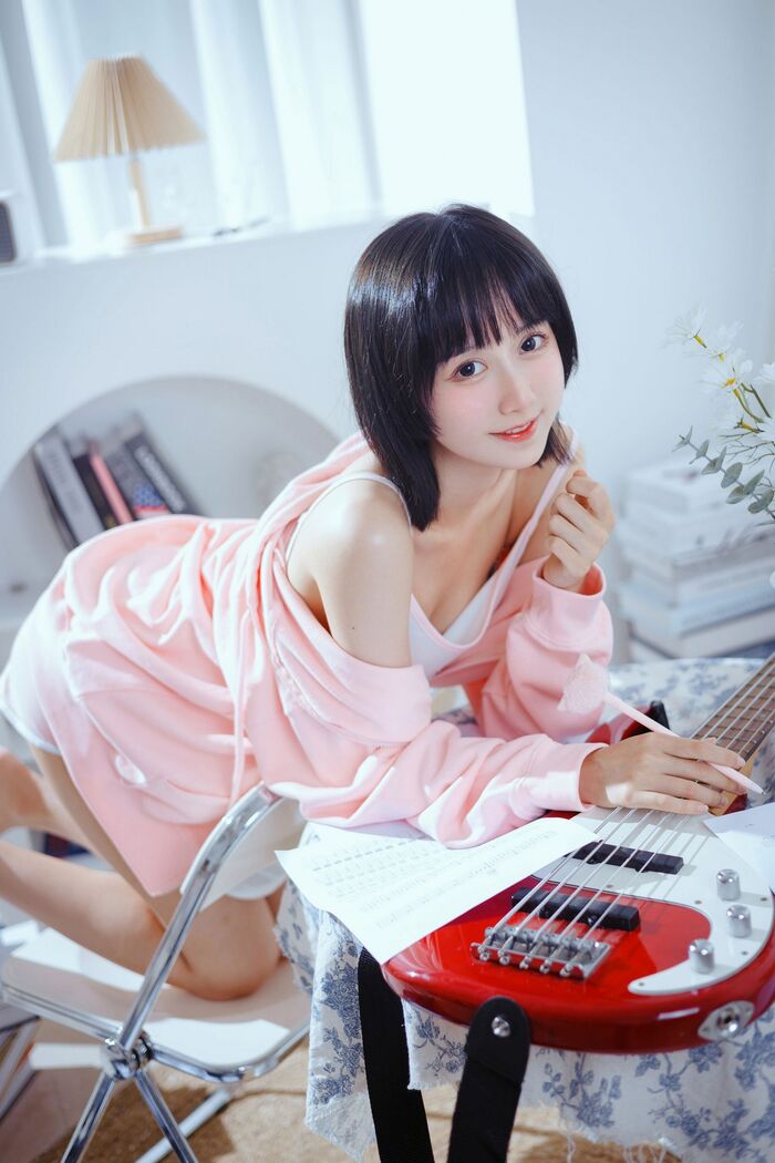萌系小姐姐木绵绵OwO贝斯与妹妹主题私房吊带小背心配运动内裤性感迷人写真53P 7th image