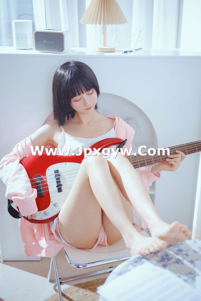 萌系小姐姐木绵绵OwO贝斯与妹妹主题私房吊带小背心配运动内裤性感迷人写真53P 8th image