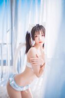 网络美女桜桃喵一只愛爱主题私房性感内衣配白蕾丝网袜秀翘臀美腿诱惑Photo 44P