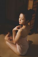 网络美女桜桃喵炙夏系主题户外性感色吊带配白内裤秀完美身材诱惑Photo 86P