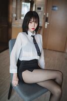 网络美女许岚LAN-OL制服主题私房性感白衬衫配黑短裙露超薄黑丝裤袜诱惑写真41P