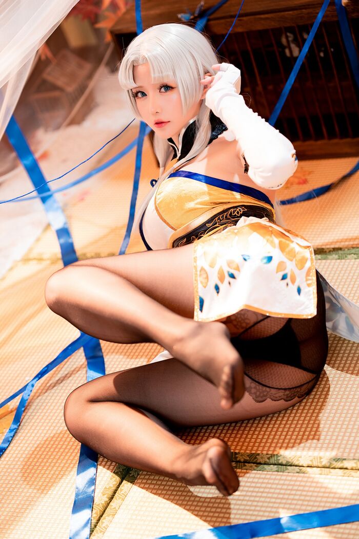Coser 小姐姐星之迟迟迟胡桃主题性感COS服饰配破烂黑丝裤袜秀丰满身材诱惑Photo 54P 4th image