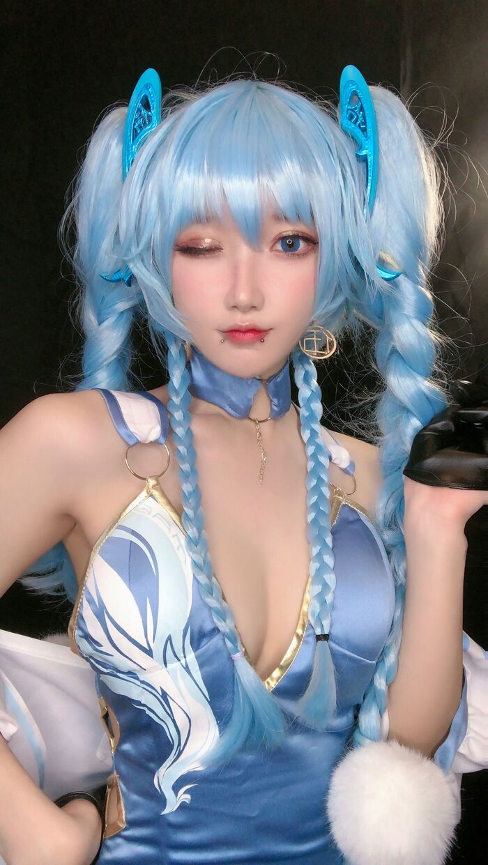 动漫博主阿包也是兔娘女女前线COS 主题私房低chest 高叉旗袍秀豪milk翘臀诱惑Photo 31P 17th image