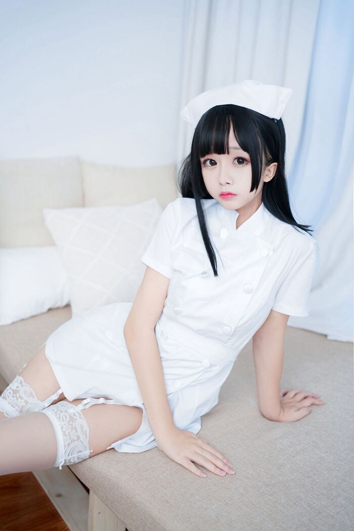 Cosplay 日奈娇纯白护士主题私房半脱露蕾丝内衣配蕾丝吊袜极致诱惑Photo 87P 75th image