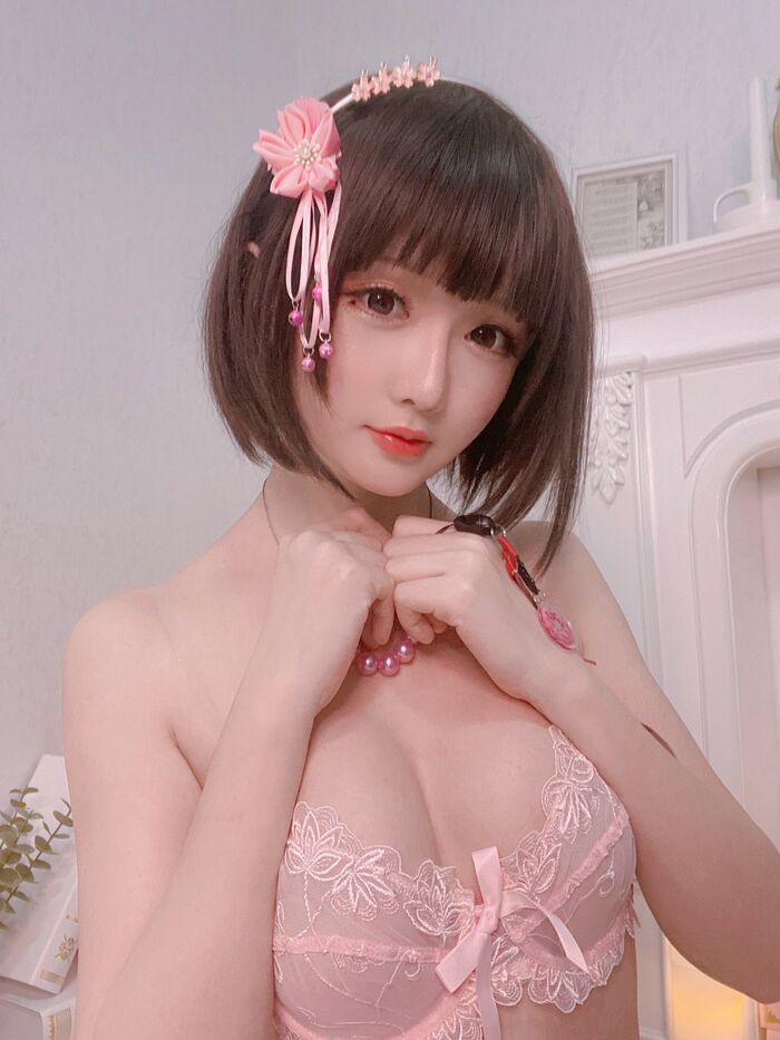 Coser 小姐姐星之迟迟特礼服主题私房半脱露粉色内衣秀火辣身材诱惑Photo 100P 3th image