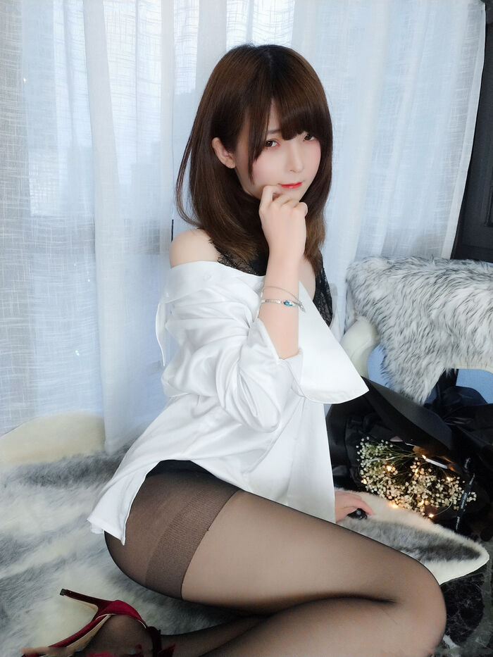 网络美女一小央泽约会女友主题私房半脱露黑丝裤袜秀翘臀美腿迷人诱惑写真83P 32th image