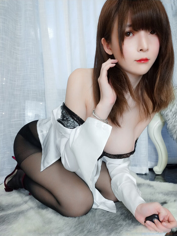 网络美女一小央泽约会女友主题私房半脱露黑丝裤袜秀翘臀美腿迷人诱惑写真83P 36th image