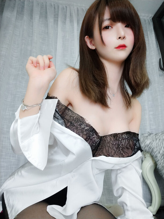 网络美女一小央泽约会女友主题私房半脱露黑丝裤袜秀翘臀美腿迷人诱惑写真83P 42th image