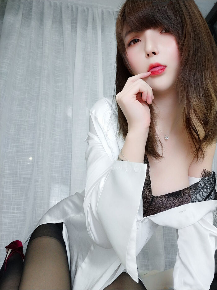 网络美女一小央泽约会女友主题私房半脱露黑丝裤袜秀翘臀美腿迷人诱惑写真83P 45th image