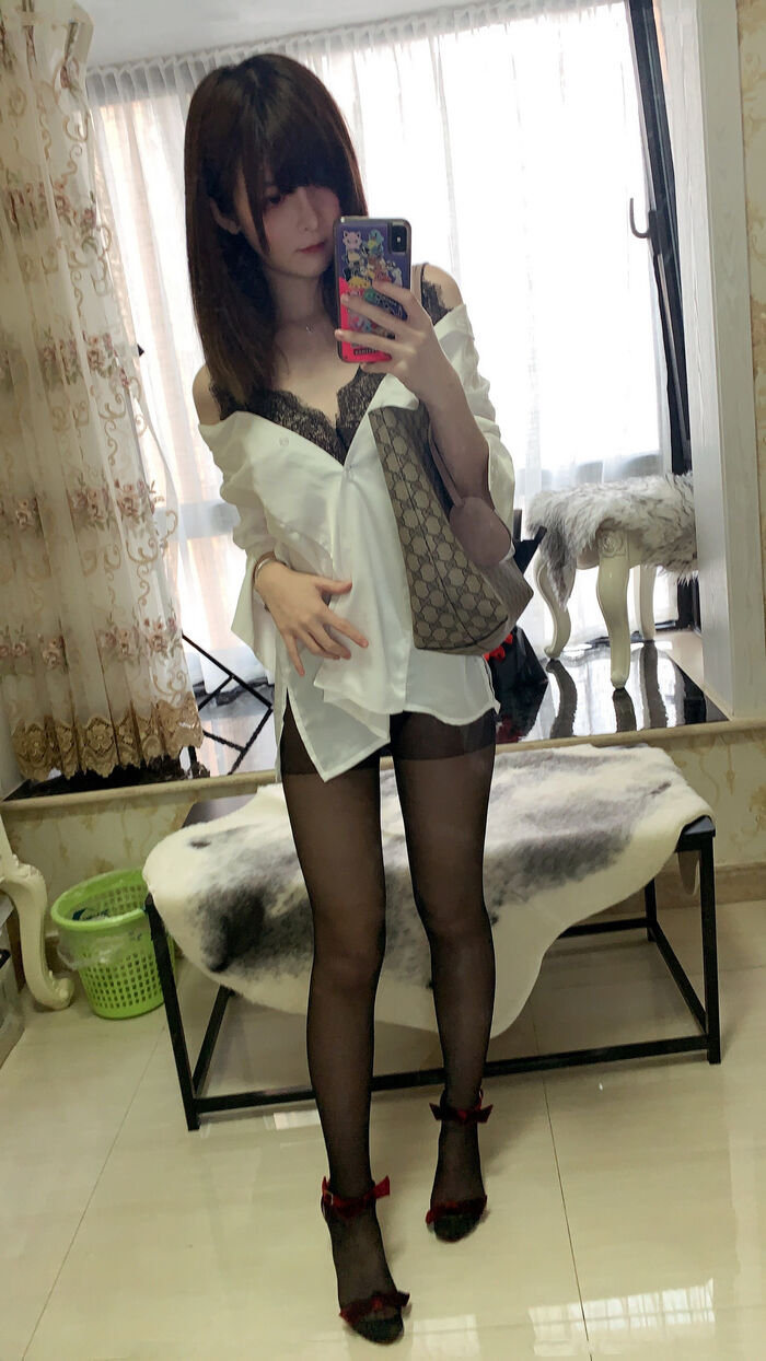 网络美女一小央泽约会女友主题私房半脱露黑丝裤袜秀翘臀美腿迷人诱惑写真83P 63th image