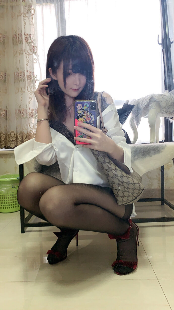 网络美女一小央泽约会女友主题私房半脱露黑丝裤袜秀翘臀美腿迷人诱惑写真83P 65th image