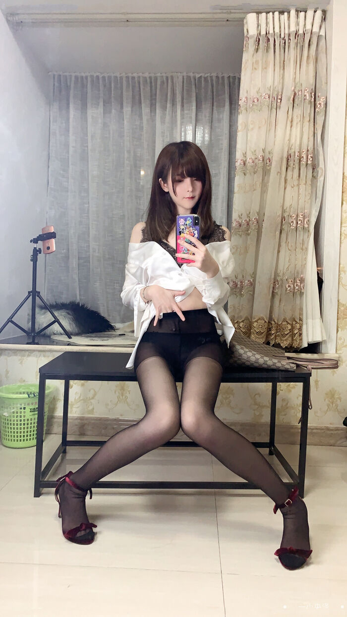 网络美女一小央泽约会女友主题私房半脱露黑丝裤袜秀翘臀美腿迷人诱惑写真83P 68th image