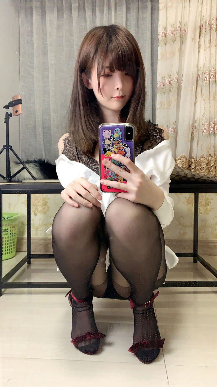 网络美女一小央泽约会女友主题私房半脱露黑丝裤袜秀翘臀美腿迷人诱惑写真83P 77th image