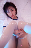 [YouMi likelihood] Vol.621_嫩模林茵茵私房floor上白丁字裤配白丝腿袜秀翘臀美腿诱惑Photo 32P