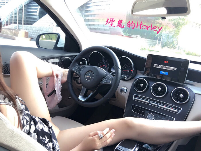 高颜值美女烟鬼的Harley户外露露大尺度脱蕾丝内裤诱惑Photo 75P 42th image